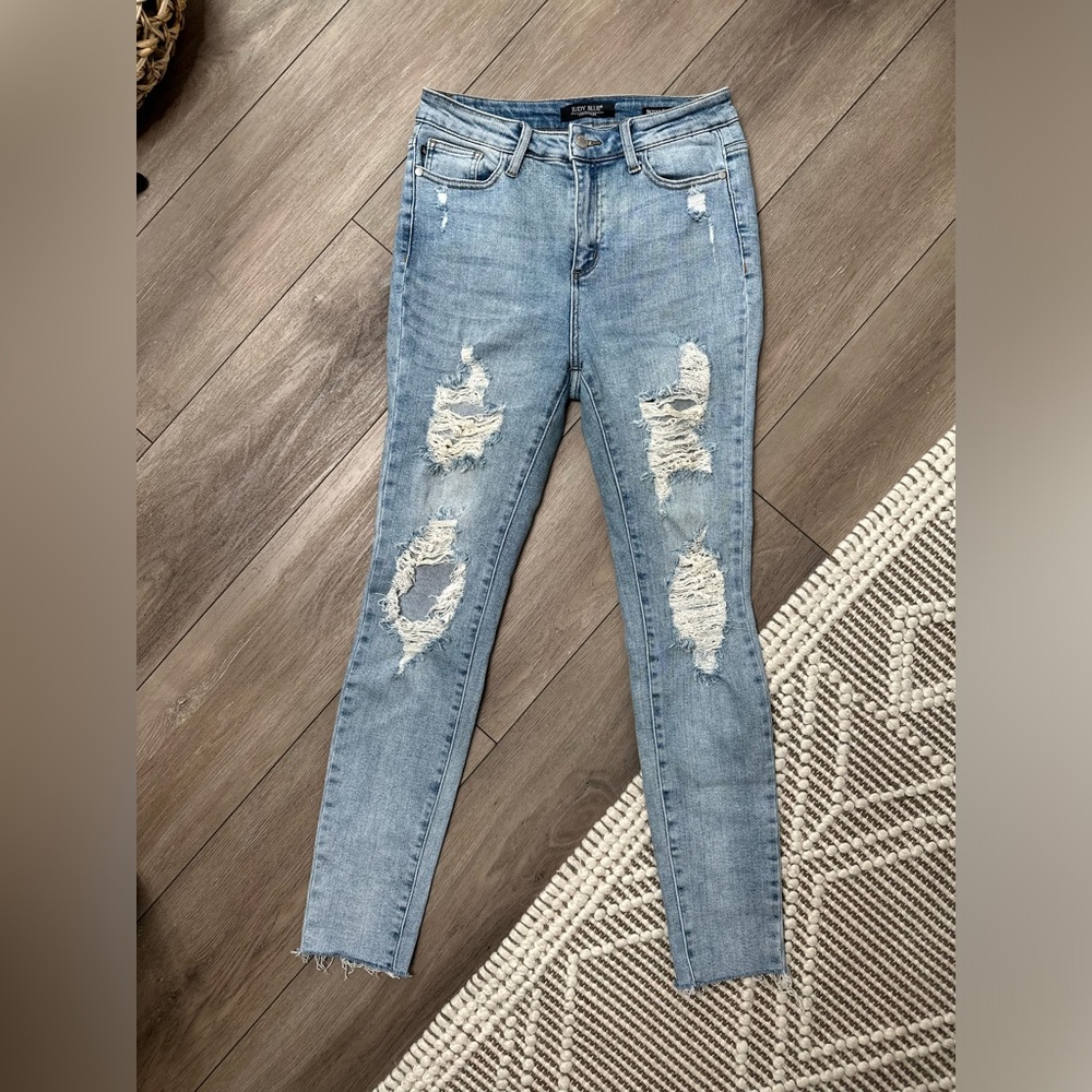 Judy Blue | Distressed Denim Skinny Jean | Womens Size 7 / 28 | Lighter Wash